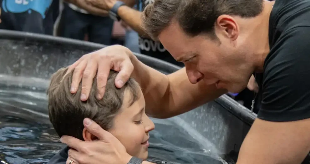André Valadão batiza o filho de 9 anos; “Te amo, meu filho”