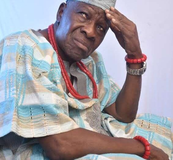Ti Oluwa nile, goes on stage |