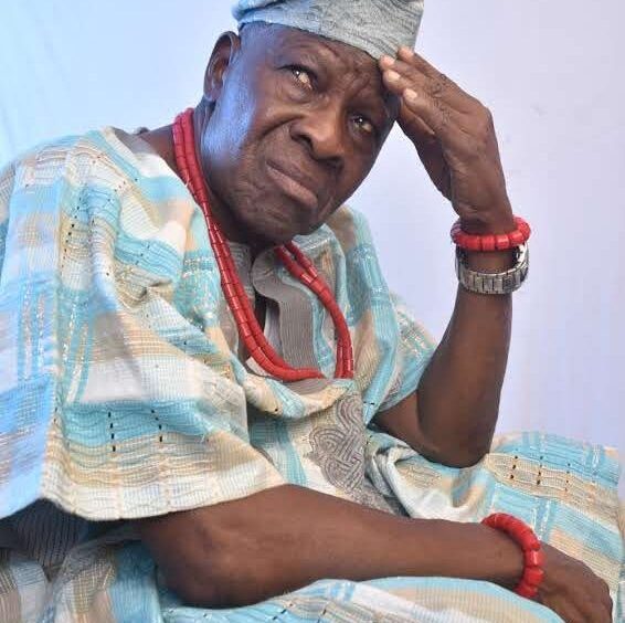 Ti Oluwa nile, goes on stage |