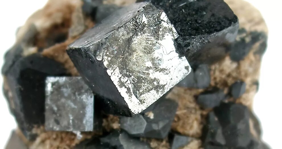 Perovskite-based material could bring a revolution in wearable LEDs and hi-tech attire